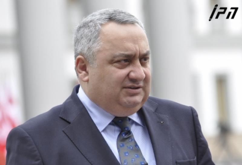 "რუსთაველი გადატენილია სტუდენტი - ახალგაზრდობით. არ გაბედოთ ვინმე დაშავდეს!" - რას წერს "ქართული ოცნების" ყოფილი წევრი?