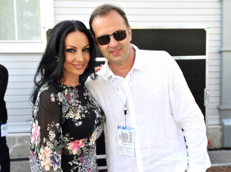 "აიცერით და თუ არ იცრებით, მაშინ დაგვანებეთ თავი... ჩვენც გვყავს ოჯახები" - კახა მამულაშვილი ლელა წურწუმიას კონცერტის გამო გამოთქმულ კრიტიკას პასუხობს