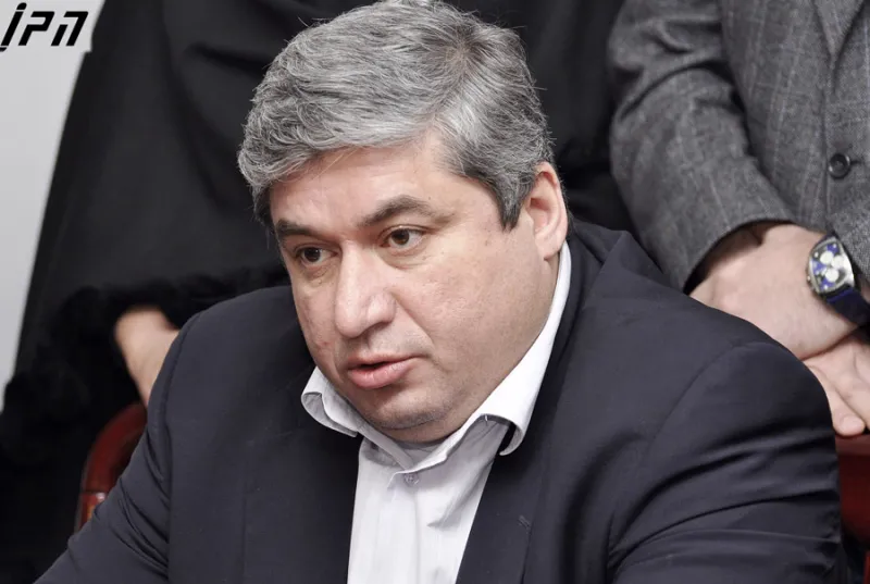 "საოცარ დღეში ჩააგდო ქოცურმა პროპაგანდამ ჩვენი საზოგადოება... ქართულ ინტერნეტსივრცეში მთავარი სალანძღავი თემა ზელენსკია" - გოგლა ჟვანია