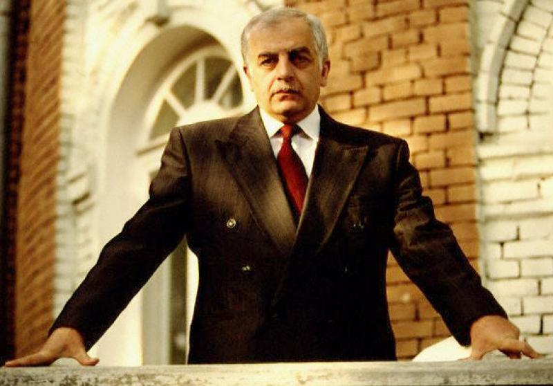 როგორ გადაუხადეს ზვიად გამსახურდიას გროზნოში მეგრულ-კახური პურმარილით დაბადების დღე - პრეზიდენტის პირადი მფრინავის მოგონებები