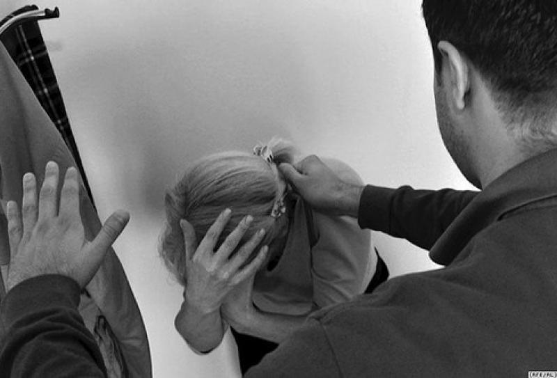 “ცოლის ლოცვით გაღიზიანებულმა ქმარმა ფიზიკური შეურაცხყოფა მიაყენა მეუღლეს" - რა მოხდა გორში?