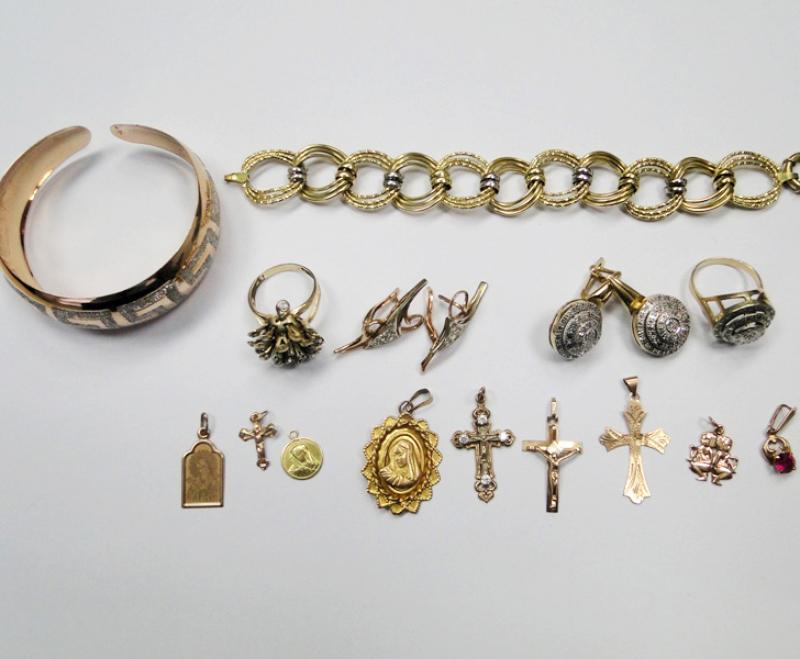 "დალომბარდებულ ბეჭდებს თითო გრამი აკლდა" - რა პრობლემებს აწყდებიან მომხმარებლები ლომბარდებში და რატომ ვერ კონტროლდება ბაზარი