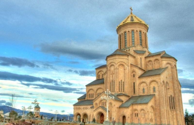 "უწმინდესის თხოვნაა, ყოველმა მორწმუნემ ყოველდღიურად წაიკითხოს ყოვლადწმინდა ღვთისმშობლის დაუჯდომელი" - საქართველოს ყველა მოქმედ ტაძარში ზარები დარეკავს