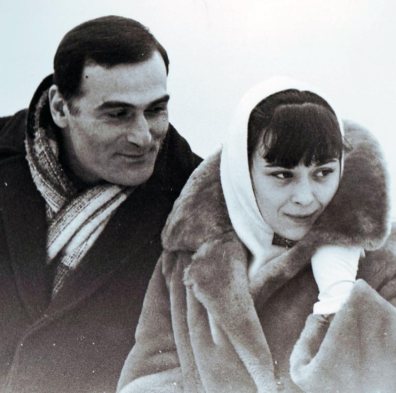 კახი კავსაძეს საბურთალოს სასაფლაოზე მეუღლის, ბელა მირიანაშვილის გვერდით დაკრძალავენ