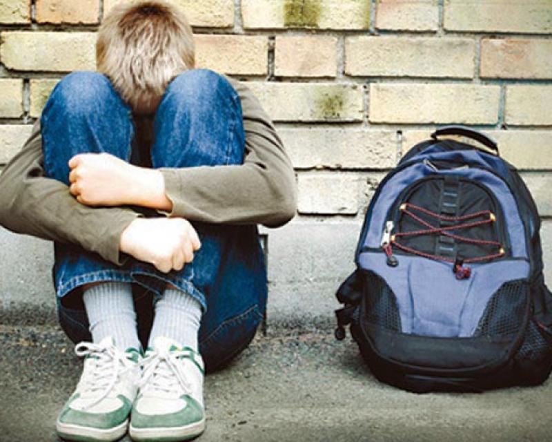 მეზობლად მცხოვრებ არასწრულწლოვან ბიჭს წლების განმავლობაში აუპატიურებდა, ფოტოებს უღებდა და აშანტაჟებდა - მოძალადე დაკავებულია