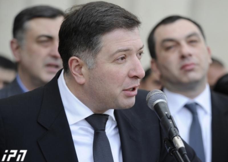 გიგი უგულავას 2000 ლარიანი გირაო შეეფარდა - მან პასპორტი და პირადობის მოწმობა საგამოძიებო უწყებას უნდა ჩააბაროს