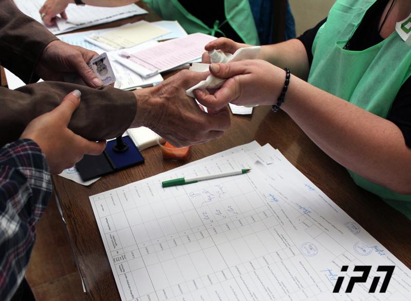 დარღვევები, რომელიც დილიდან საარჩევნო უბნებზე დაფიქსირდა