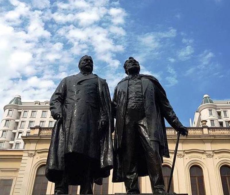 რა შემოსავალი ჰქონდათ ილიას და აკაკის?