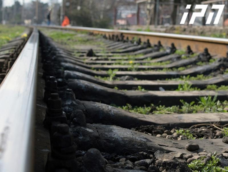 მეტრო "გოცირიძის" მიმდებარედ 12 წლის ბიჭს მატარებელი დაეჯახა, მისი მდგომარეობა მძიმეა