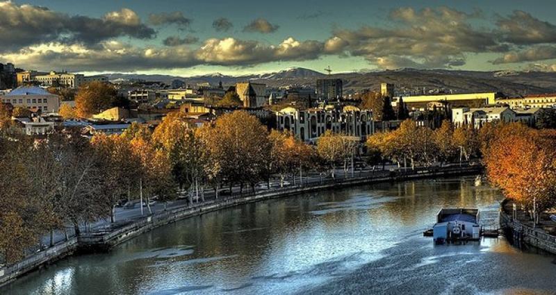 კახა კალაძემ ზედამხედველობის სამსახურს მტკვარზე უკანონო მშენებლობების აღკვეთა დაავალა