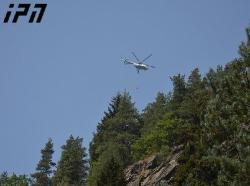 ხევსურეთში ხანძარია - ტყეში გაჩენილი ცეცხლის ქრობის სამუშაოებში ვერტმფრენი ჩაერთო