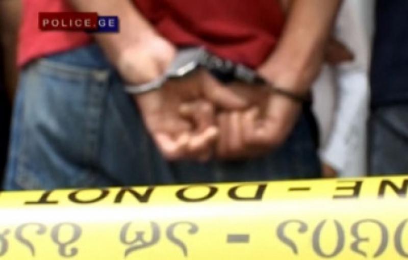 პოლიციამ დააკავა პირი, რომელმაც ფონიჭალაში, მეზობლად მცხოვრები 17 და 19 წლის ძმები დაჭრა