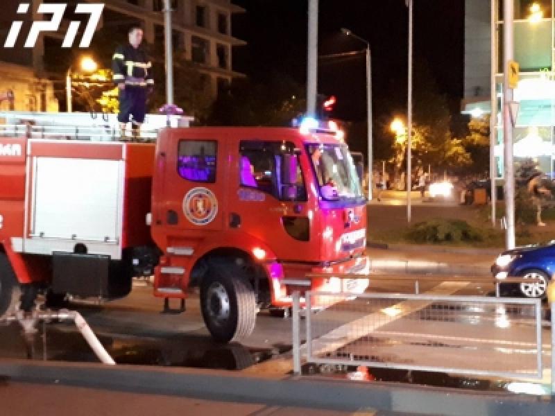 ქავთარაძის ქუჩაზე ბაზრობა იწვის - კადრები ადგილიდან