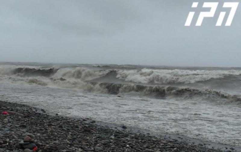 ურეკში ზღვაში ახალგაზრდა მამაკაცს ეძებენ - "მაშველებმა ერთის გამოყვანა მოახერხეს, მეორე კი წყალში გაუჩინარდა"
