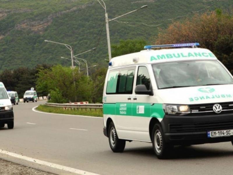 ქუთაისში სავაჭრო ცენტრის დაცვის თანამშრომელს სცემეს - მამაკაცს ფეხი აქვს მოტეხილი