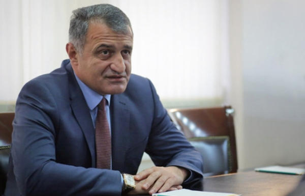 "პრეზიდენტად 500 კაცს არ ავურჩევივარ, მუშაობას მომავალ არჩევნებამდე გავაგრძელებ" - ანატოლი ბიბილოვი თანამდებობის დატოვებას არ აპირებს