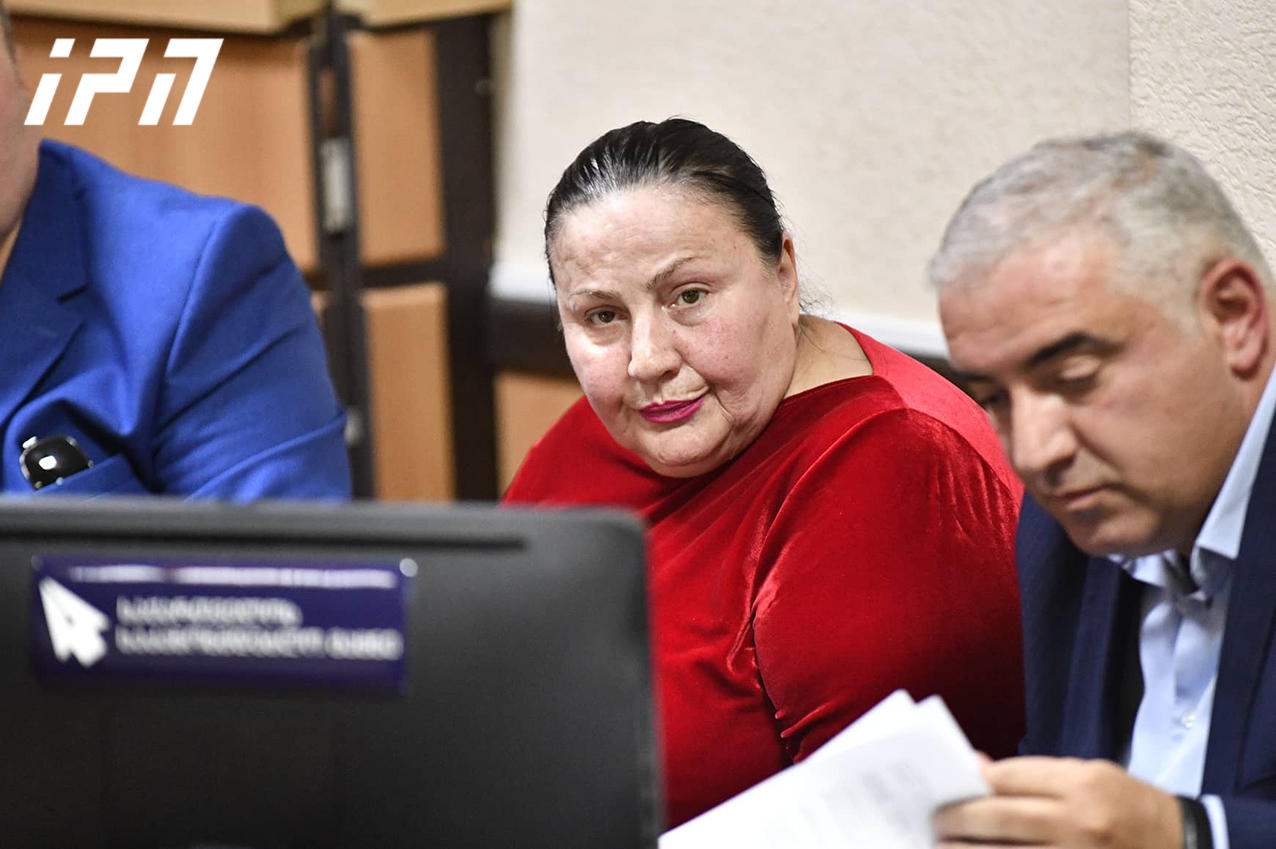 "ვინანიებ, ვაღიარებ დანაშაულს" - როენა ხუცურაულს 30 000-ლარიანი გირაო შეეფარდა