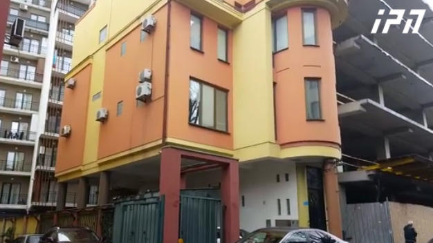 რა განცხადებას ავრცელებს კომპანია, რომლის მშენებლობაზე ორი მუშა დაიღუპა