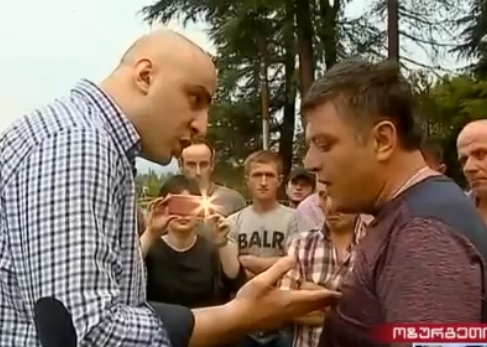 ფიზიკური დაპირისპირება ნიკა მელიასა და "ქართული ოცნების" წევრებს შორის - დაკავებულია ერთი პირი