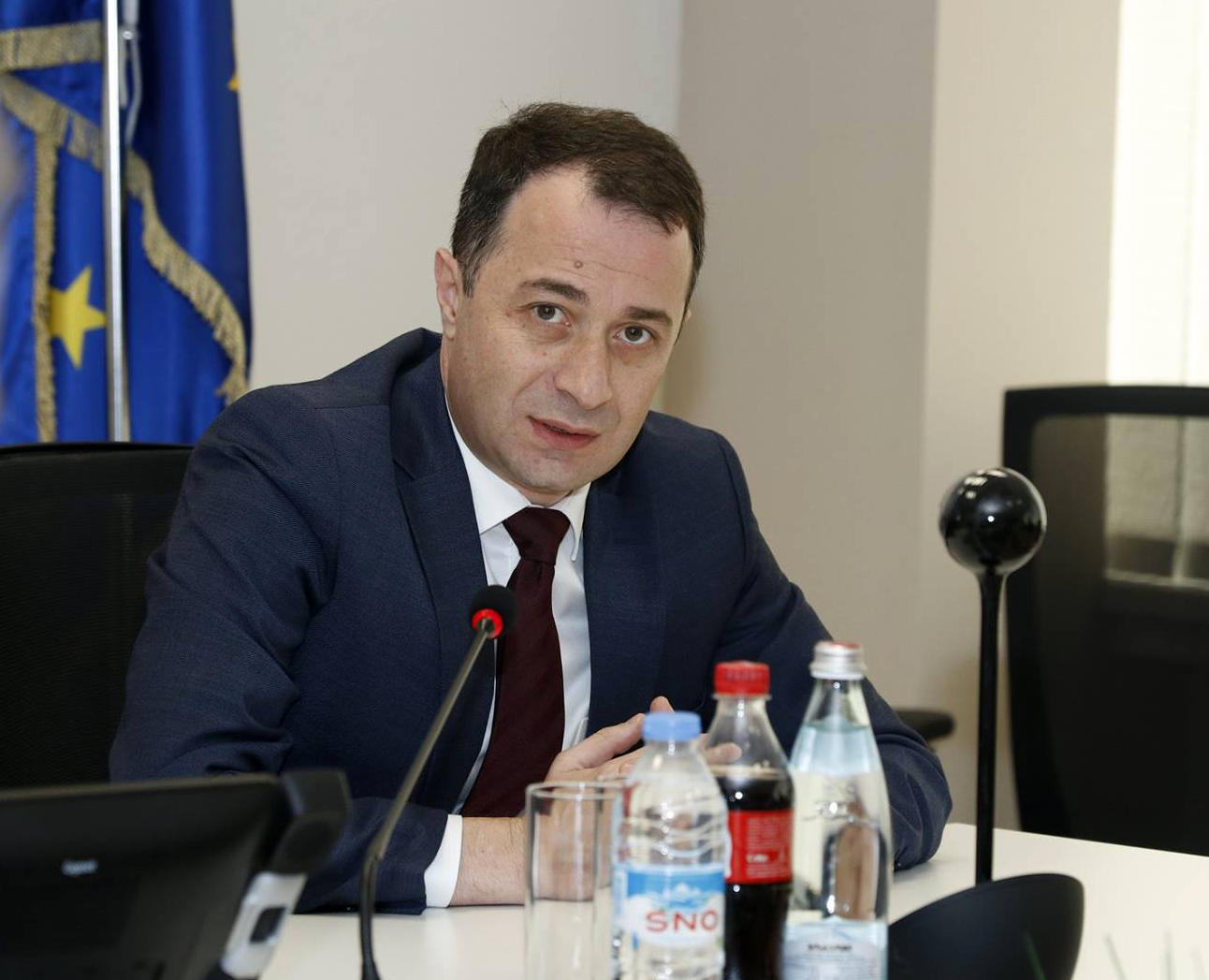 რა ქონებას ფლობს სახელმწიფო მოხელე, რომელსაც წელიწადში 209 400-მდე ლარის შემოსავალი ჰქონდა