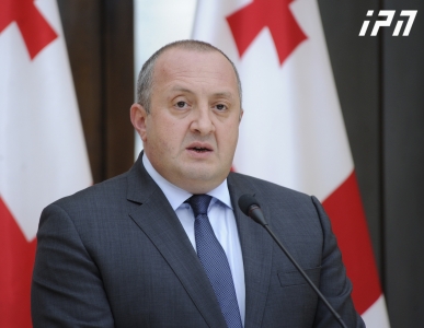 "თუ ე.წ. უდო-ს ინფორმაცია ჰქონდა, რომ ვეფხია ბაქრაძე ასე უარყოფითად ხასიათდებოდა, რატომ დაუმალეს შეწყალების კომისიას?" - პრეზიდენტი