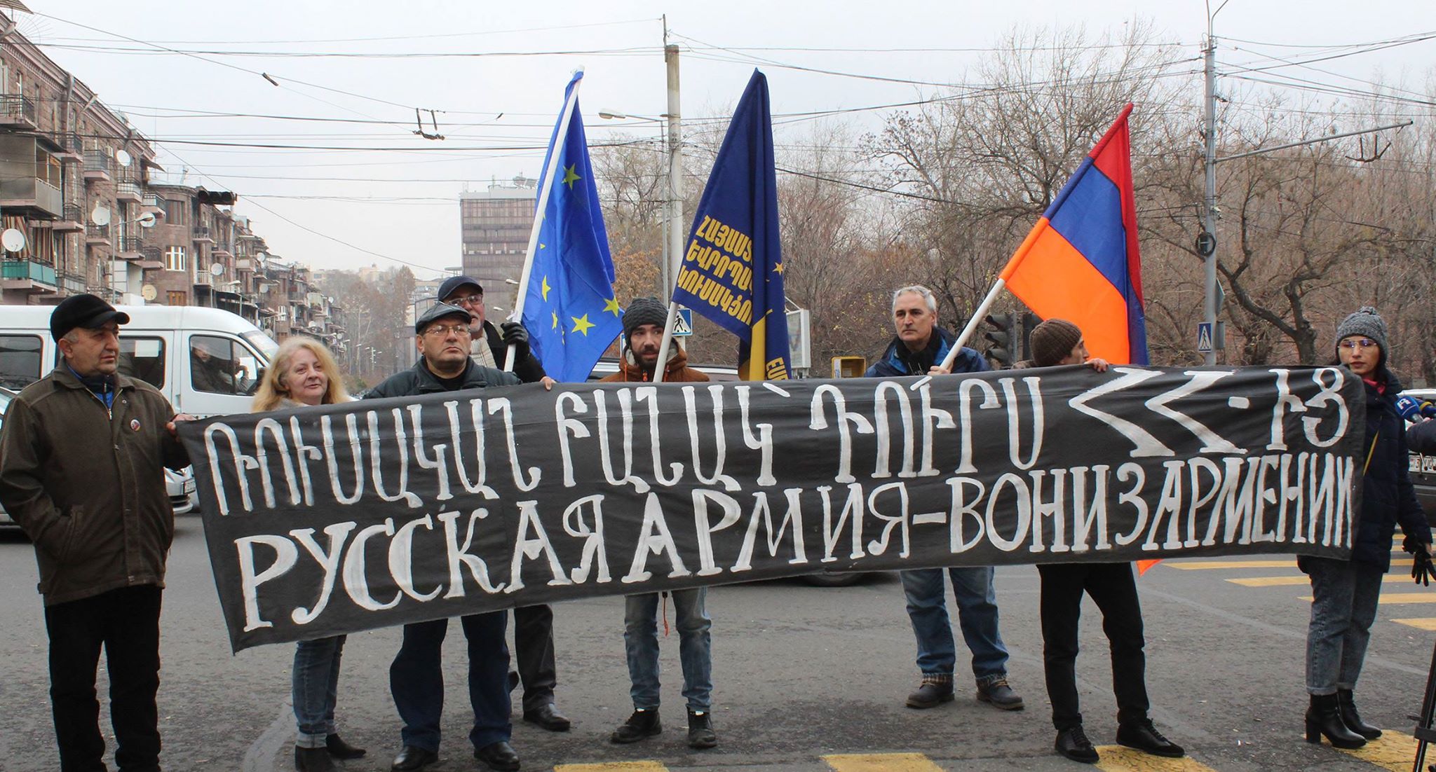"რუსეთი აქედან არასდროს წავა... ასე თითო-თითოდ დაგვხოცავენ" - სომხეთში რუსული არმიისადმი პროტესტი იზრდება