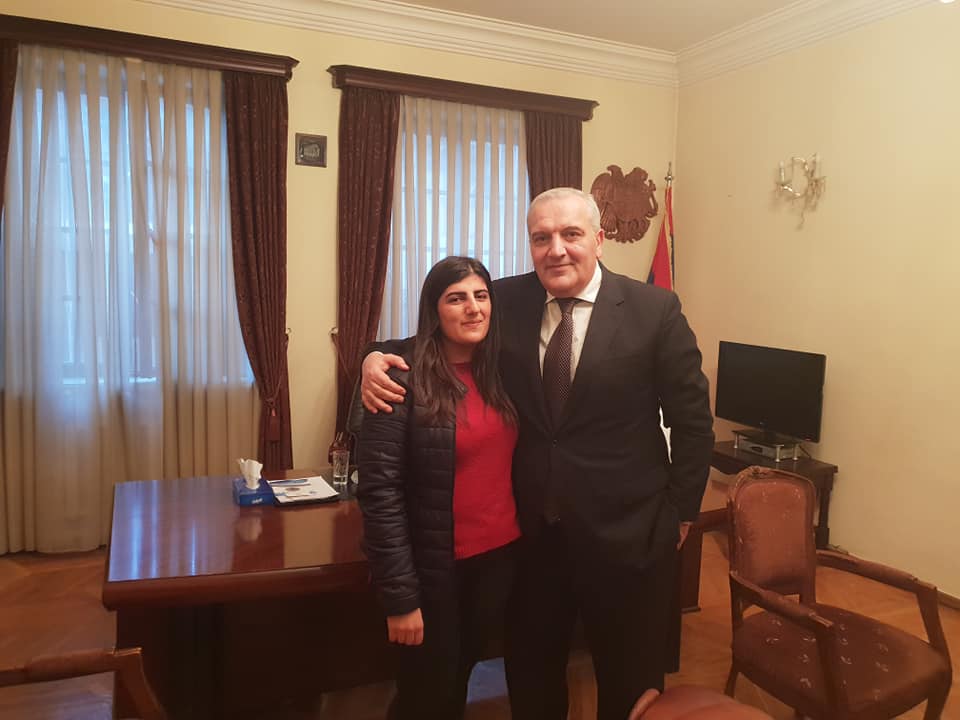ვინ არის სტუდენტი გოგონა, რომელმაც თბილისში 37 ათასი დოლარი იპოვა და პატრონს დაუბრუნა