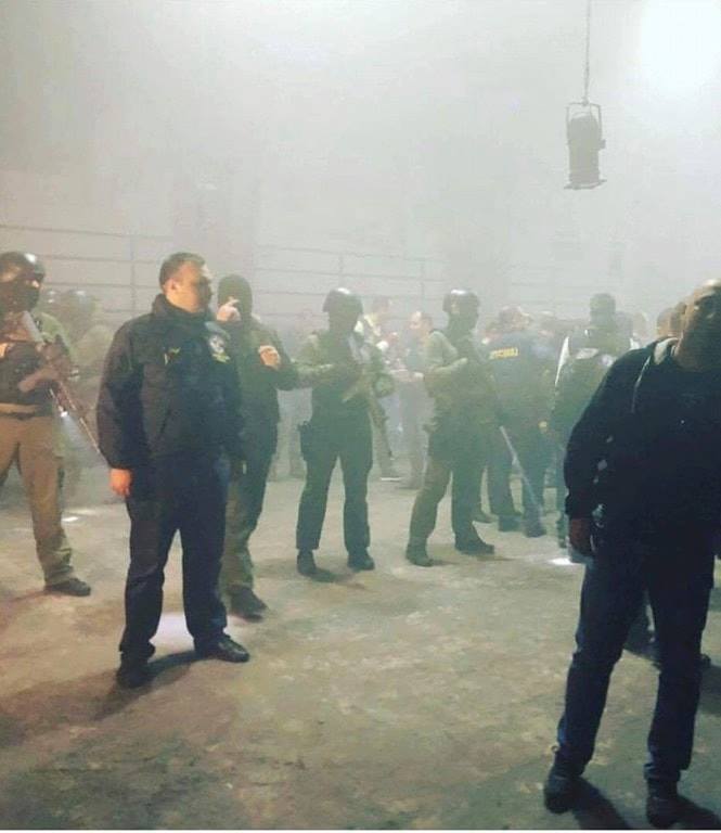 კლუბებში "ბასიანსა" და "გალერიში" სამართლდამცველები იმყოფებიან