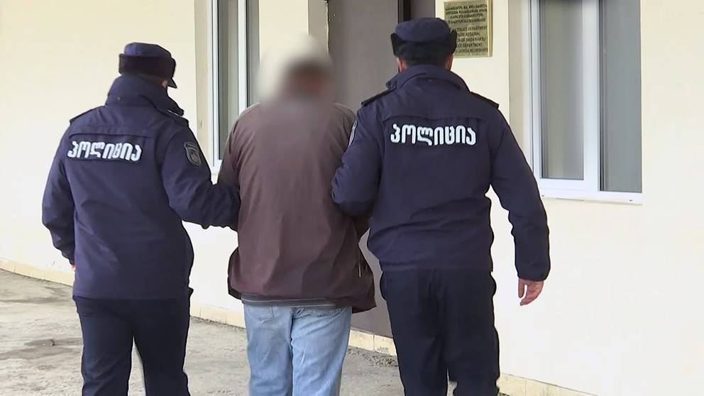 გორში 38 წლის მამაკაცი შვილის გაუპატიურების ბრალდებით დააკავეს