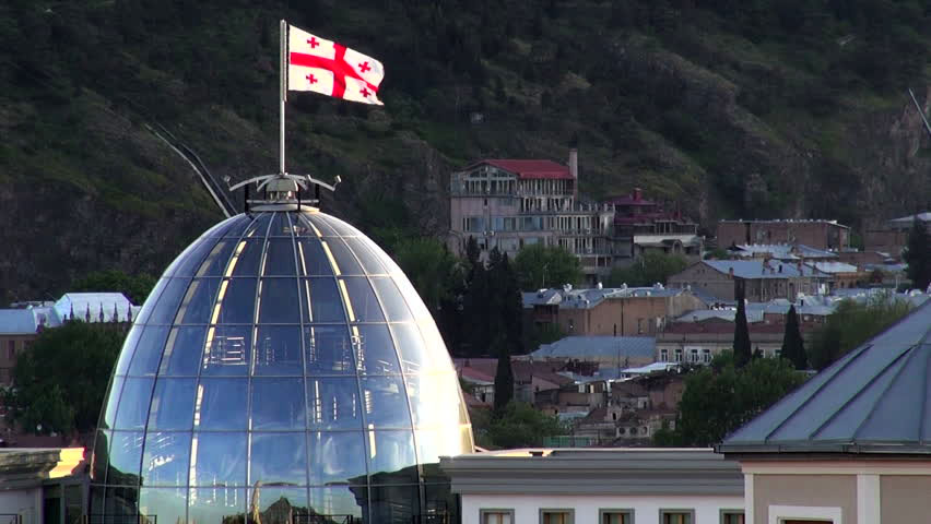 მსოფლიოს მრავალი დედაქალაქის ღირსშესანიშნაობები საქართველოს დროშის ფერებში განათდება