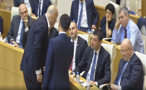გიორგი გახარია ნიკა მელიას - აყენებდით შეურაცხყოფას პოლიციას, არ ემორჩილებოდით, განმეორდება იგივე და იგივე შედეგი იქნება
