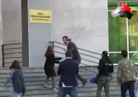 გორის მერიის ადმინისტრაციის უფროსმა აქციის მონაწილეს ნაკელიანი ურნა თავზე ჩამოამხო