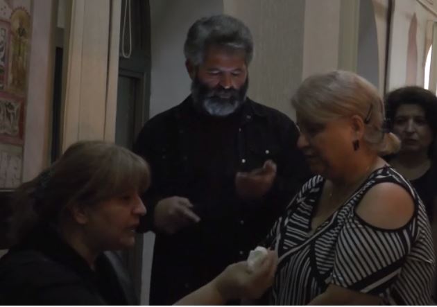 "მკვლელები ხართ! თავი გაქვთ მოსაკლავი!"- მოკლული ანა ნაცვლიშვილის მამა ბრალდებულის დედას დაუპირისპირდა