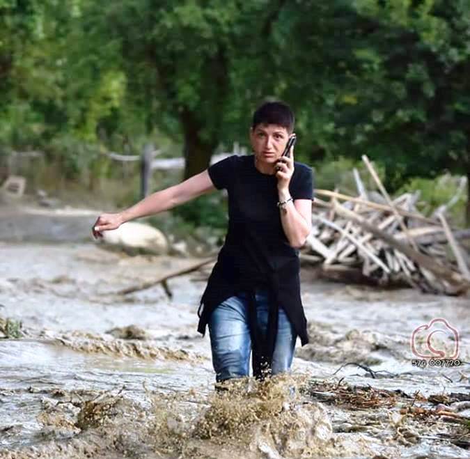 დღის ფოტო: ჭუბერის გამგებელი ნინო ვიბლიანი სტიქიის ზონაში