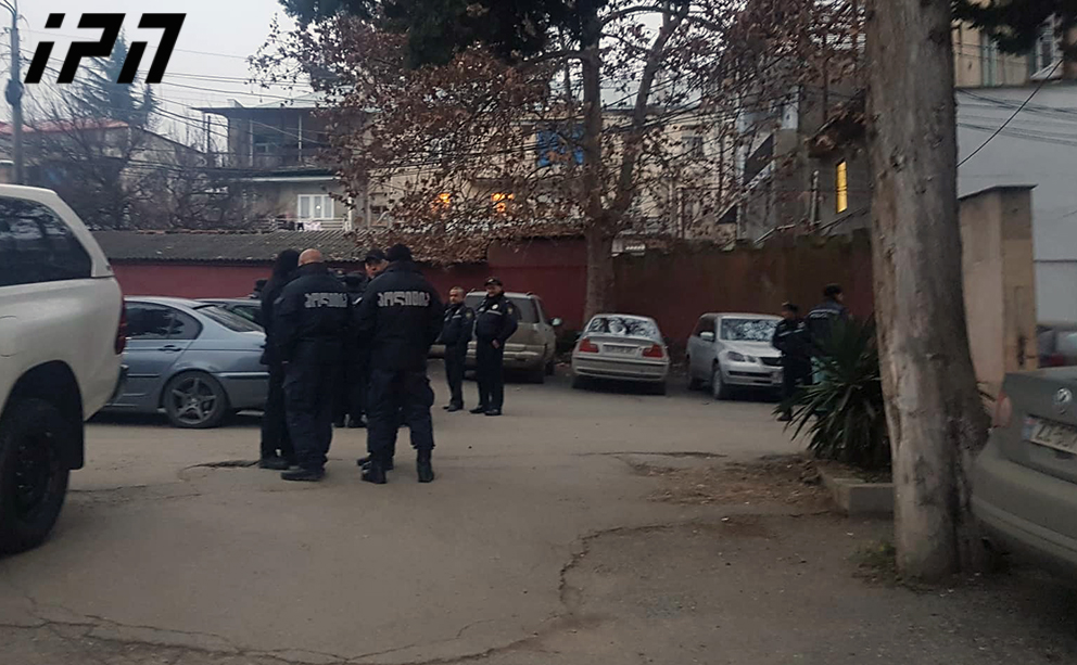 გურჯაანის პოლიციასთან, რომელიც სასამართლოს შენობის მიმდებარე ტერიტორიაზეა, სამართალდამცავები არიან მობილიზებული