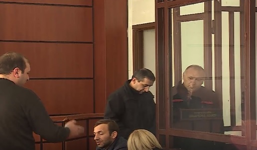 ბადრაგებს ბრალდებულები ერთმანეთში აერიათ - ინციდენტი ბათუმის საქალაქო სასამართლოში
