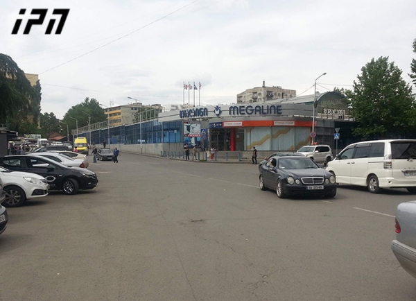სპეცოპერაცია აგლაძის ქუჩაზე - ორი პირი, სავარაუდოდ, ფულის გამოძალვის ბრალდებით დააკავეს