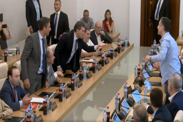 ხმაური პარლამენტში - აკაკი ზოიძე და მიხეილ ყაველაშვილი რომან გოცირიძეს დაუპირისპირდნენ