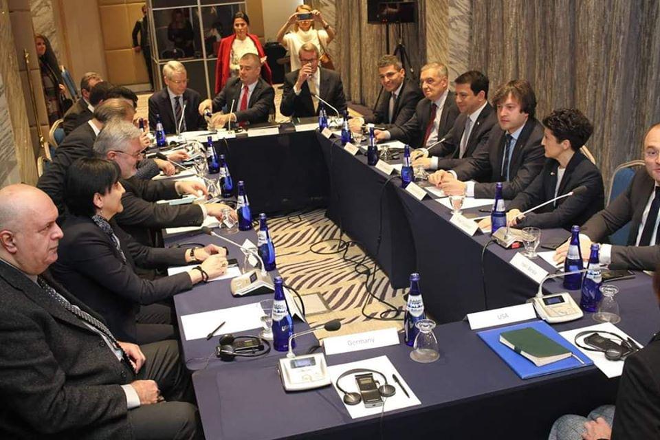 ხელისუფლების და ოპოზიციის შეხვედრა უშედეგოდ დასრულდა