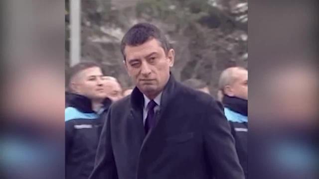 "მაინცდამაინც დაგასპოილეროთ გინდათ?! ჯერჯერობით მოვდივარ, ხომ ხედავთ?!.. მოდით, დავიწყოთ ბოდიშით..." - ფრაზები, რომლითაც გიორგი გახარიამ თავი დაგვამახსოვრა