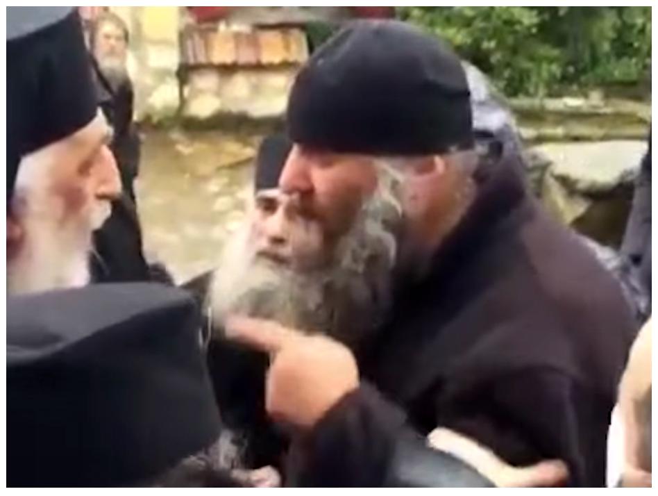 "ცრუ... შენ ყოფილხარ არაკაცი" - მარტვილში ჭყონდიდის მიტროპოლიტი სტეფანე და მამა ათინოგენი ერთმანეთს სიტყვიერად  დაუპირისპირდნენ