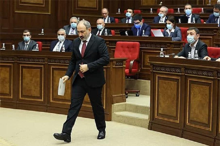 ნიკოლ ფაშინიანი სომხეთის პრემიერ-მინისტრის პოსტიდან გადადგა