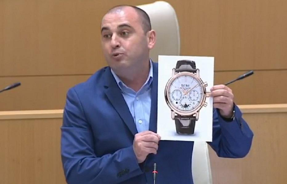 "6 665 ადამიანის ყოველთვიური საარსებო პირდაპირ მაჯაზე გკიდიათ ხოლმე, ბატონო ირაკლი" - ხაბეიშვილმა პარლამენტში პრემიერის ძვირადღირებული საათის ფოტო წარადგინა