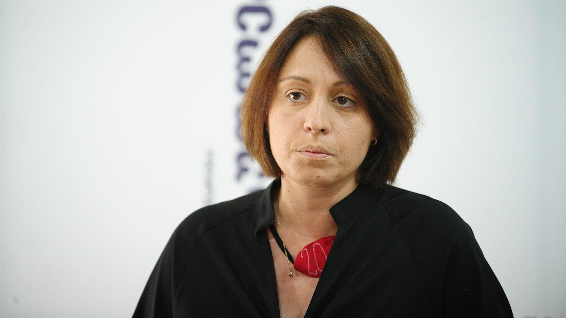 "ვინმე იტყვის ზოგს ორ-ორი ბინა აქვს აღებულიო. კი, არის ასეთი შემთხვევები. და ვისი ბრალია? კორუფციის ხომ არა?" - ელენე ხოშტარია