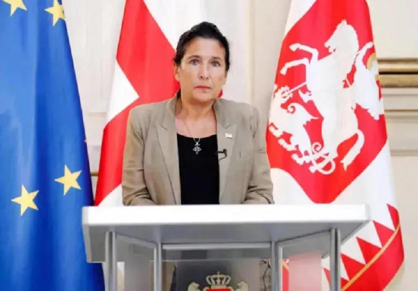 პრეზიდენტი სალომე ზურაბიშვილი მიიჩნევს, რომ უცხოეთში მცხოვრებ საქართველოს მოქალაქეებს არჩევნებში მონაწილეობის უფლება ელექტრონული საშუალებით უნდა მიეცეს