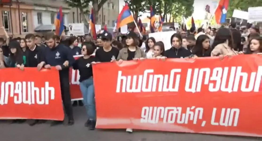 "სომხეთი პრორუსული მმართველობისკენ არ უნდა დაბრუნდეს, რადაც არ უნდა დაგვიჯდეს" - დაპირისპირება და აქციები სომხეთში და გეზი ევროპისკენ