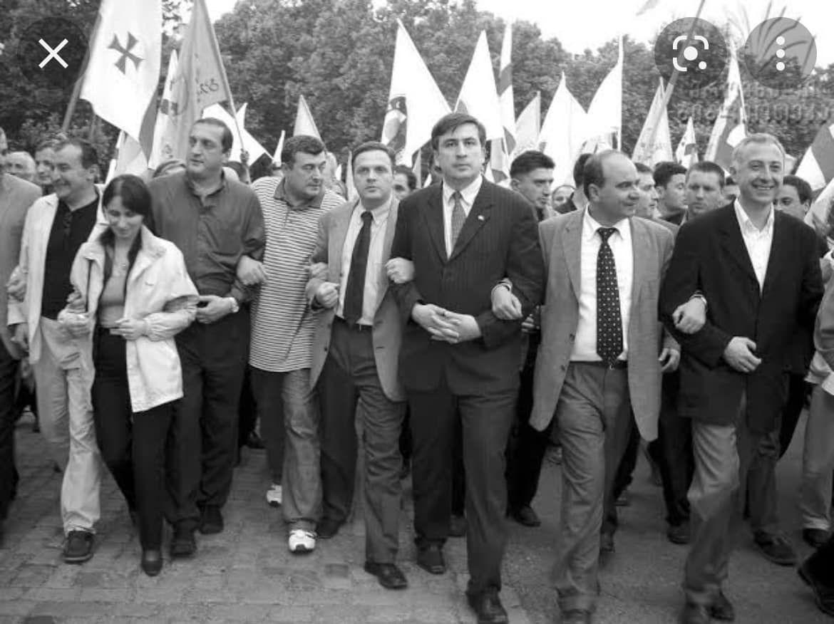 "მაშინ ყველა დავდიოდით ზურაბ ჟვანიასთან ვაშლიჯვარში, მიშასთან - საკრებულოში - ვითხოვდით, რომ ერთად ყოფილიყვნენ" - რას იხსენებს უგულავა 20 წლის წინანდელი მოვლენებიდან?