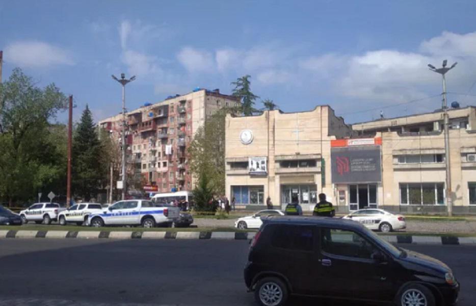 არსებული ინფორმაციით, ქუთაისში, "საქართველოს ბანკში“ შეიარაღებული პირი შეიჭრა