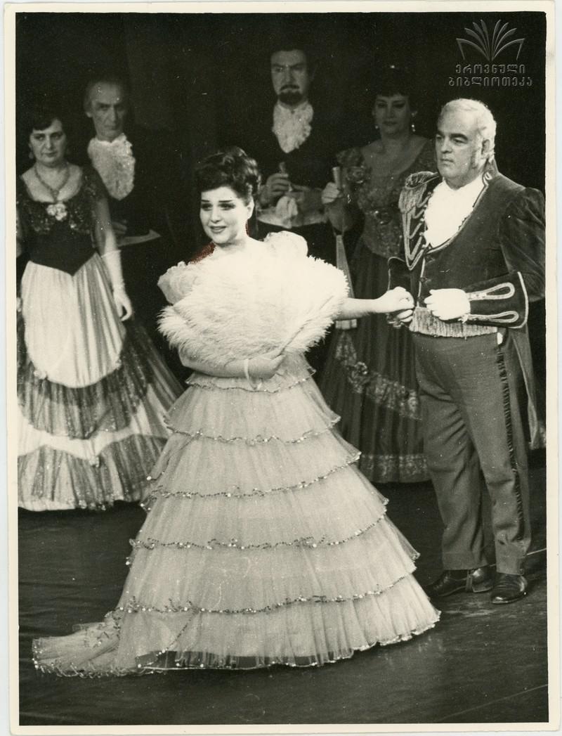 ლამარა ჭყონია სპექტაკლში "ტრავიატა"