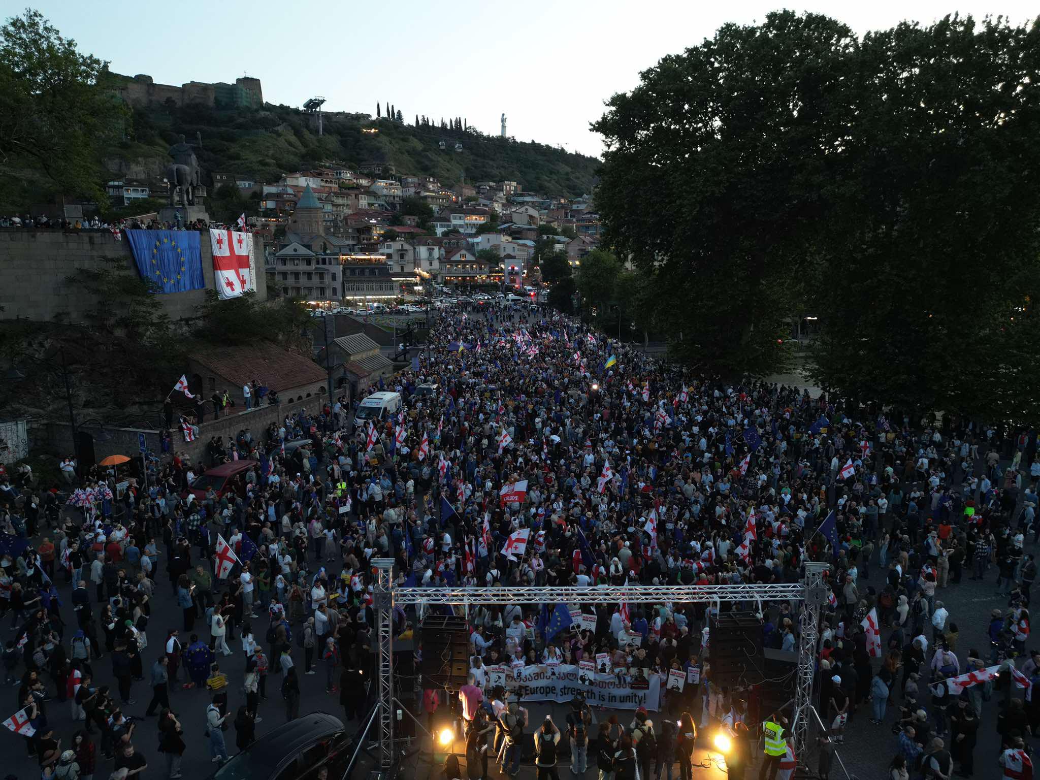 "ევროპის მოედანზე“ მიმდინარეობს აქცია ლოზუნგით: "ძალა ევროპაშია, ძალა ერთობაშია“